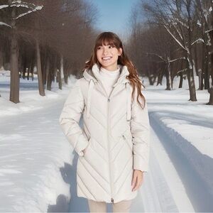 Nine West Women’s Size M Chevron Quilted Puffer Jacket. Cream. New with Tags
